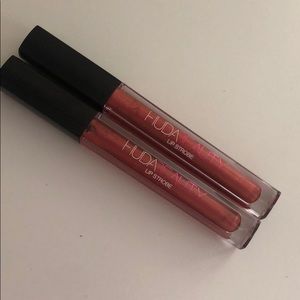 Huda Beauty Lip Strobe in Saucey